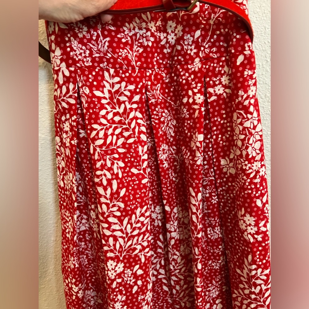 #254 Shyanne red floral flowy spaghetti strap dress size medium - Picture 5 of 7